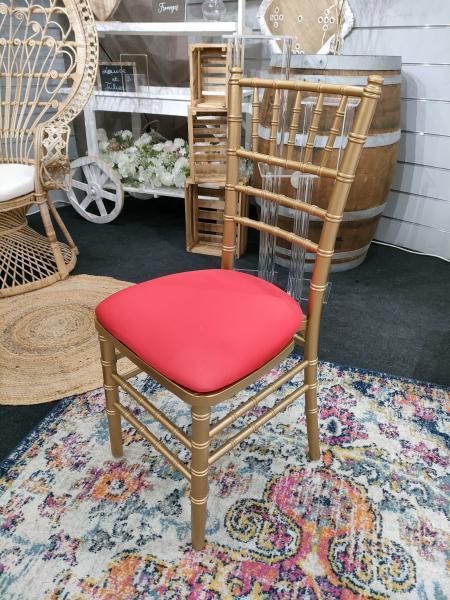 chaise-chivari-avec-assise-rouge-2-66430fec70975