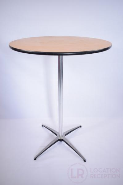 location-mange-debout-pied-en-croix-min-65f7533c0b703